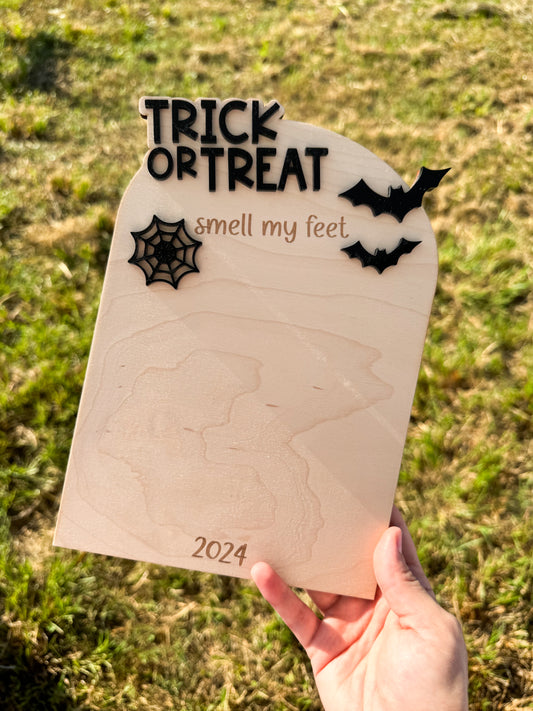 Trick or Treat - Foot Print Sign